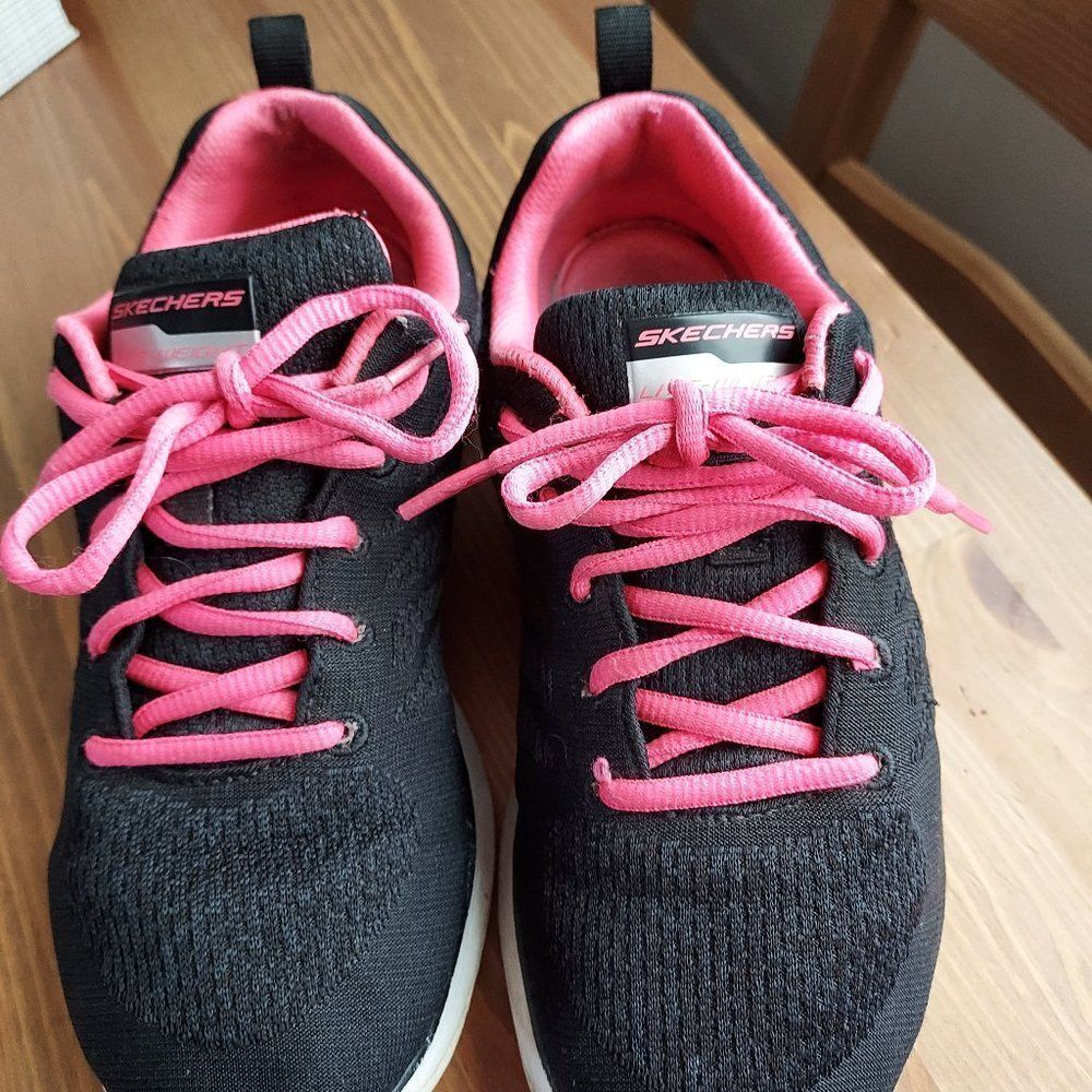 Sketchers shoes  lite weight